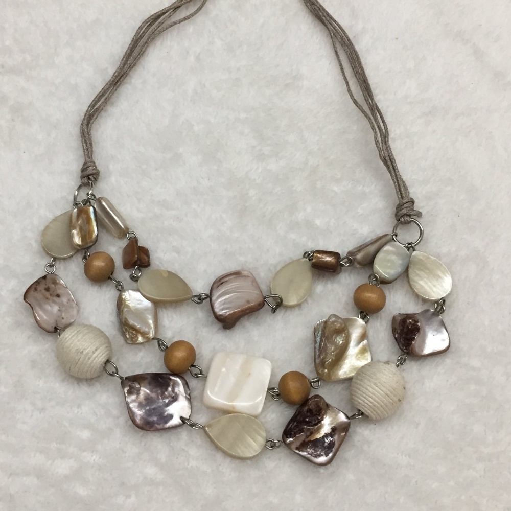 ABALONE SHELL NECKLACE.